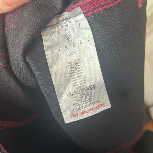 Hot Topic Daisy Street  Black & Pink Contrast Stitch Carpenter Pants Size 3/27 - Picture 6 of 8